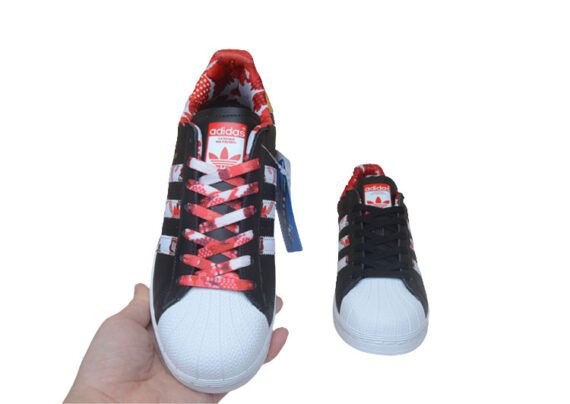 ⁦נעלי אדידס-ADIDAS Stan Smith - Black / Red / White⁩ – תמונה ⁦3⁩