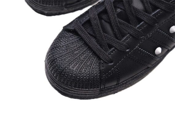 ⁦נעלי אדידס-ADIDAS Stan Smith - Black & White Dot⁩ – תמונה ⁦8⁩