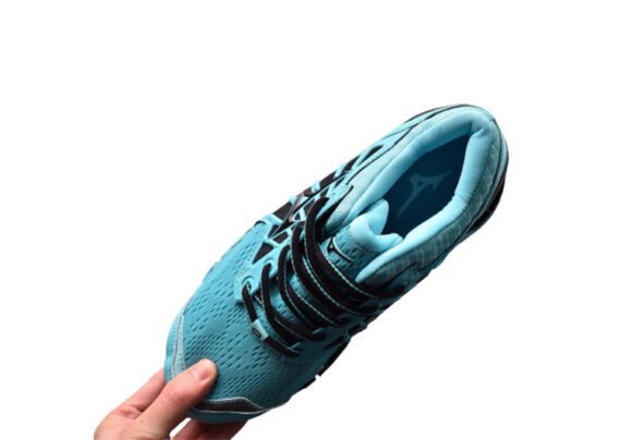 ⁦נעלי מיזונו-MIZUNO-Black & Columbia Blue⁩ – תמונה ⁦5⁩