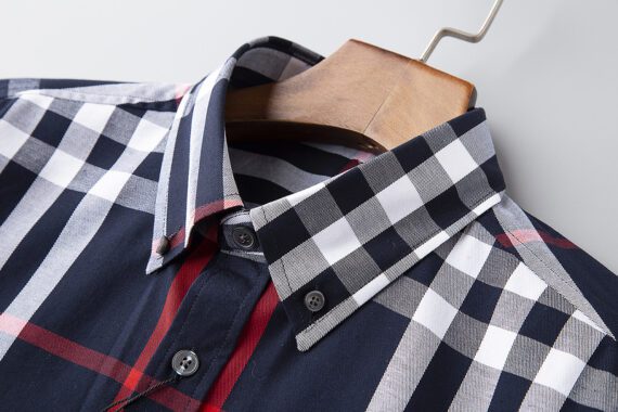 ⁦מעיל ברברי-BURBERRY BUTTON MEN - Black White & Red⁩ – תמונה ⁦10⁩