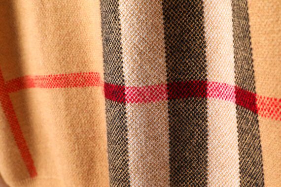 ⁦ברברי - BURBERRY SWETER - Porsche Black & Red⁩ – תמונה ⁦4⁩